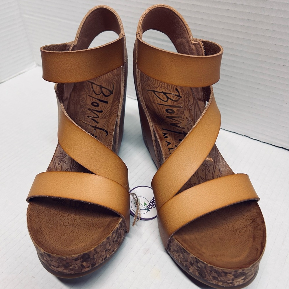Malibu Women's Tan Wedge Sandals New Sz 8 No Box